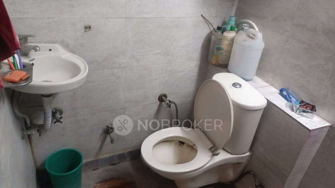 4+ BHK Flat In Standalone Building  For Sale  In Paharganj