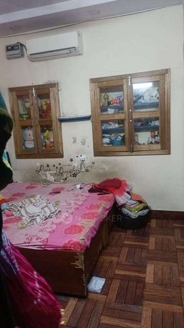 4+ BHK Flat In Standalone Building  For Sale  In Paharganj