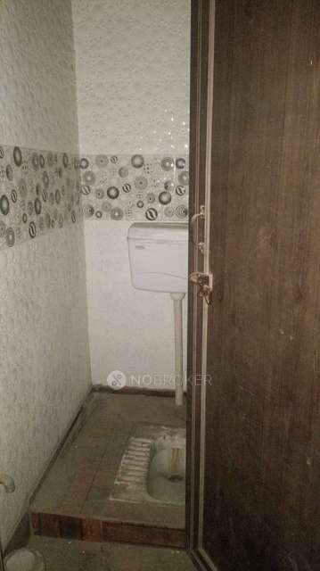 4+ BHK Flat In Standalone Building  For Sale  In Paharganj