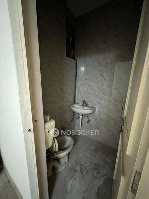 2 BHK Flat In Stand Alone Building For Sale  In Govindpuri