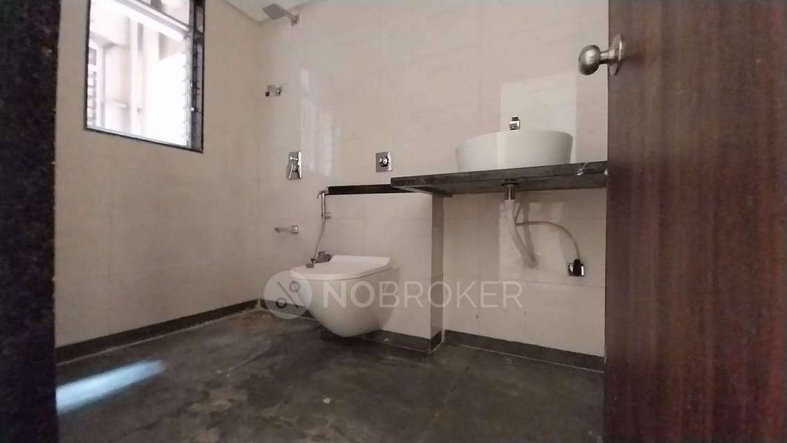 2 BHK Flat In Satra Harmony For Sale  In Chembur East