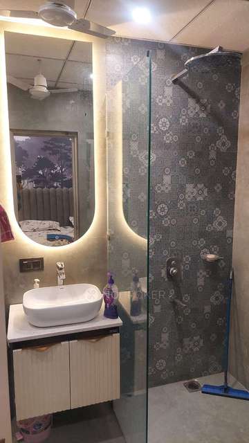 2 BHK Flat In Express Garden Apartment For Sale  In Indirapuram