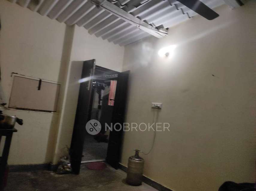 1 RK Flat for Rent  In Laxmi Nagar