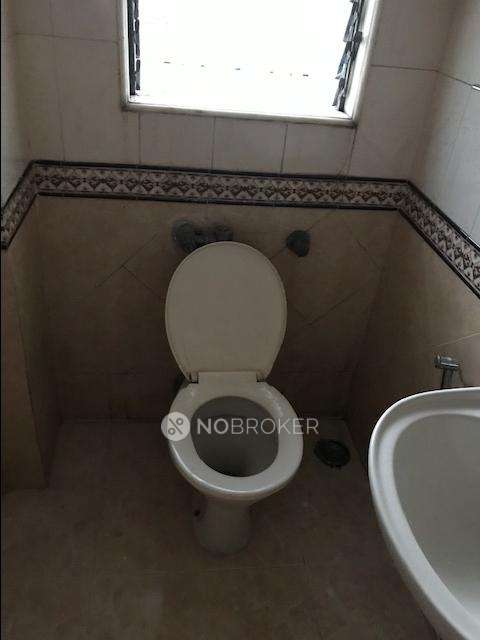 2 BHK Flat In Radha Mukund Chs For Sale  In Dahisar West