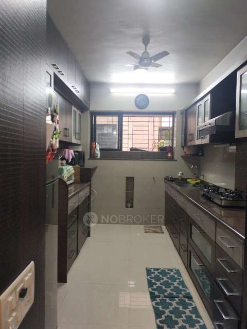 2 BHK Flat In Bharat Apartments For Sale  In Lallubhai Park Road