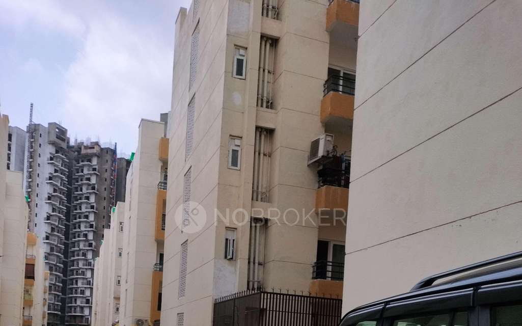 3 BHK Flat In Amrapali Centurian Park for Rent  In Noida Extenstion 