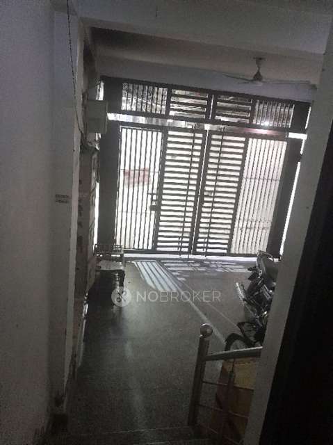 1 BHK Flat In Sharma Bulding For Sale  In Chattarpur Extension, Chhatarpur