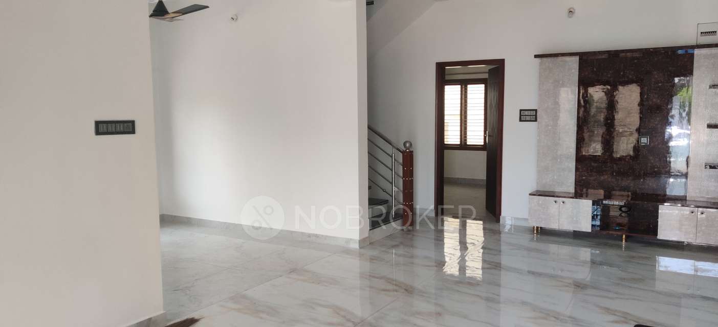 4+ BHK Flat For Sale  In Singasandra