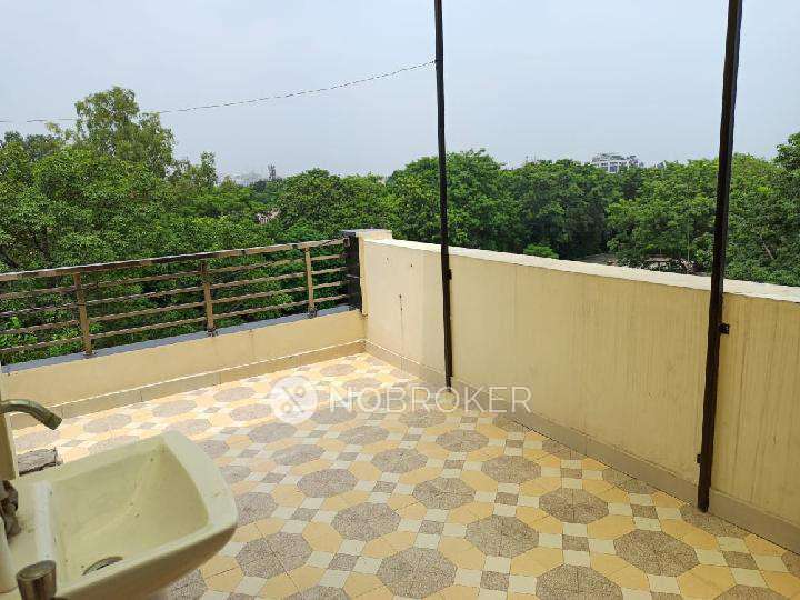 2 BHK Flat For Sale  In Janakpuri