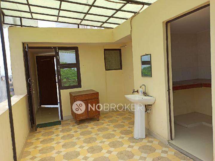 2 BHK Flat For Sale  In Janakpuri