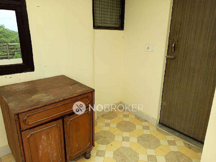 2 BHK Flat For Sale  In Janakpuri