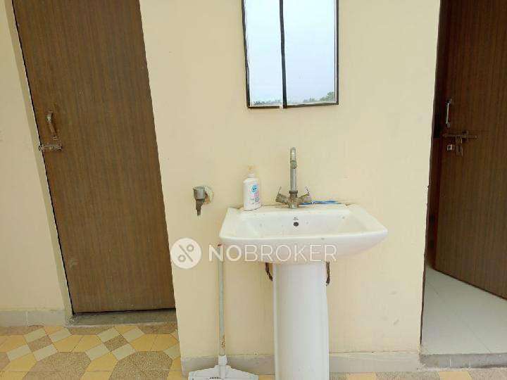 2 BHK Flat For Sale  In Janakpuri