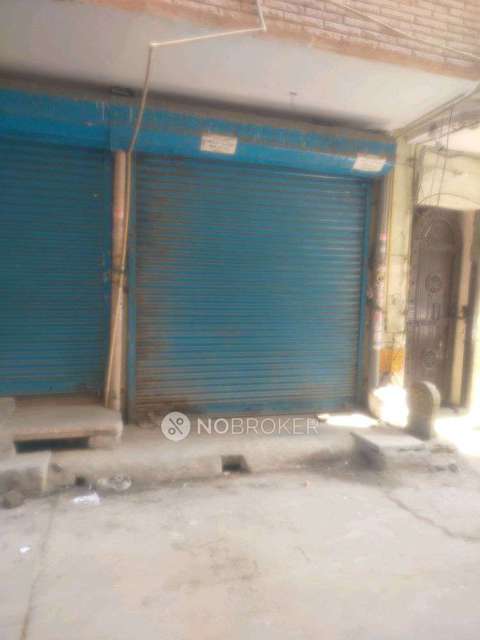 Shop in Mayur Vihar Phase Iii, Delhi for sale 