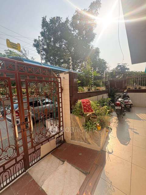 4+ BHK House For Sale  In Sainik Colony