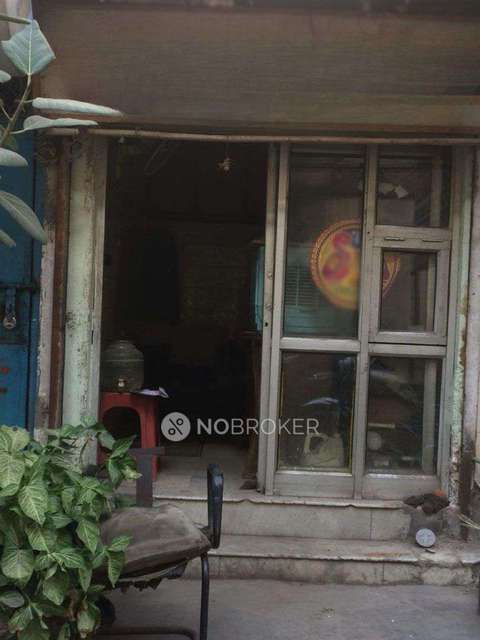 Shop in Janakpuri, Delhi for sale 