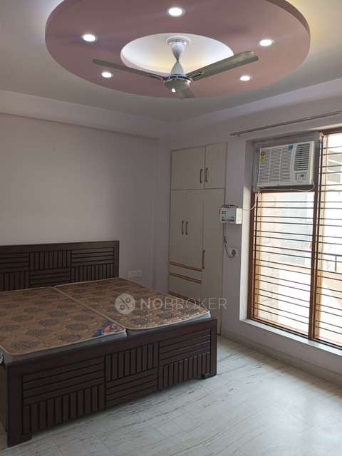 Single Room for Male In 3 BHK  In Sb In Sector 27