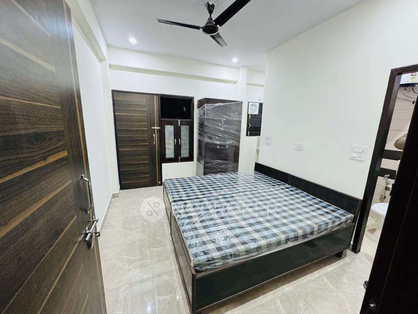 1 RK Flat In Bn Stays for Rent  In Sector 51