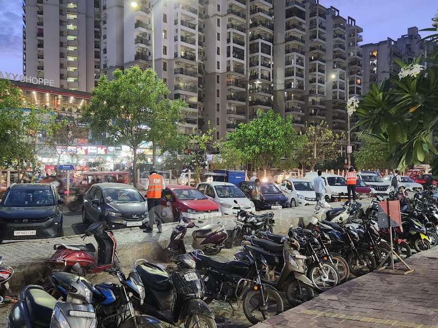 Shop in Mahagun Mywoods, Noida for sale 