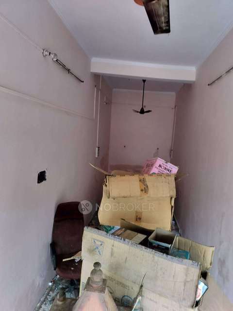 Shop in Mukundpur, Delhi for Rent 