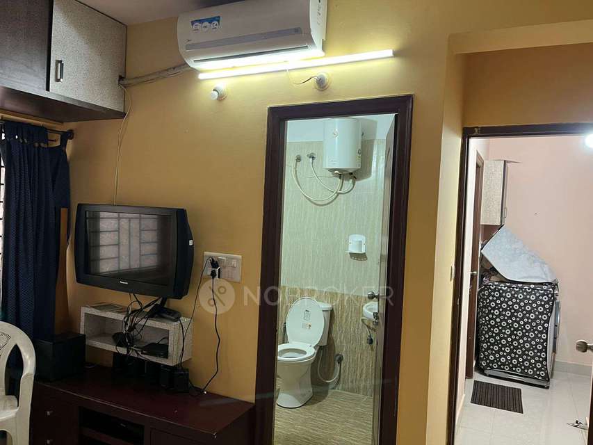 Single Room for Female In 3 BHK  In Metropolis Midtown Apartment In Konanakunte