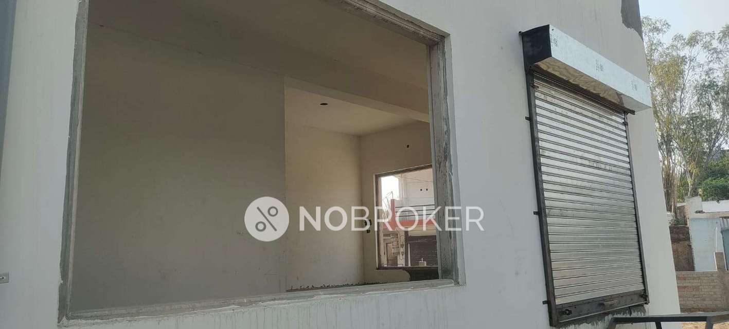 Shop in Delta I, Greater Noida for Rent 