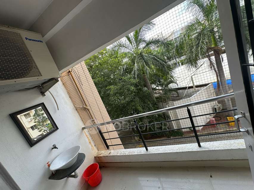 Shared Room for Female In 2 BHK  In Vanagaram Appartment In Vanagaram