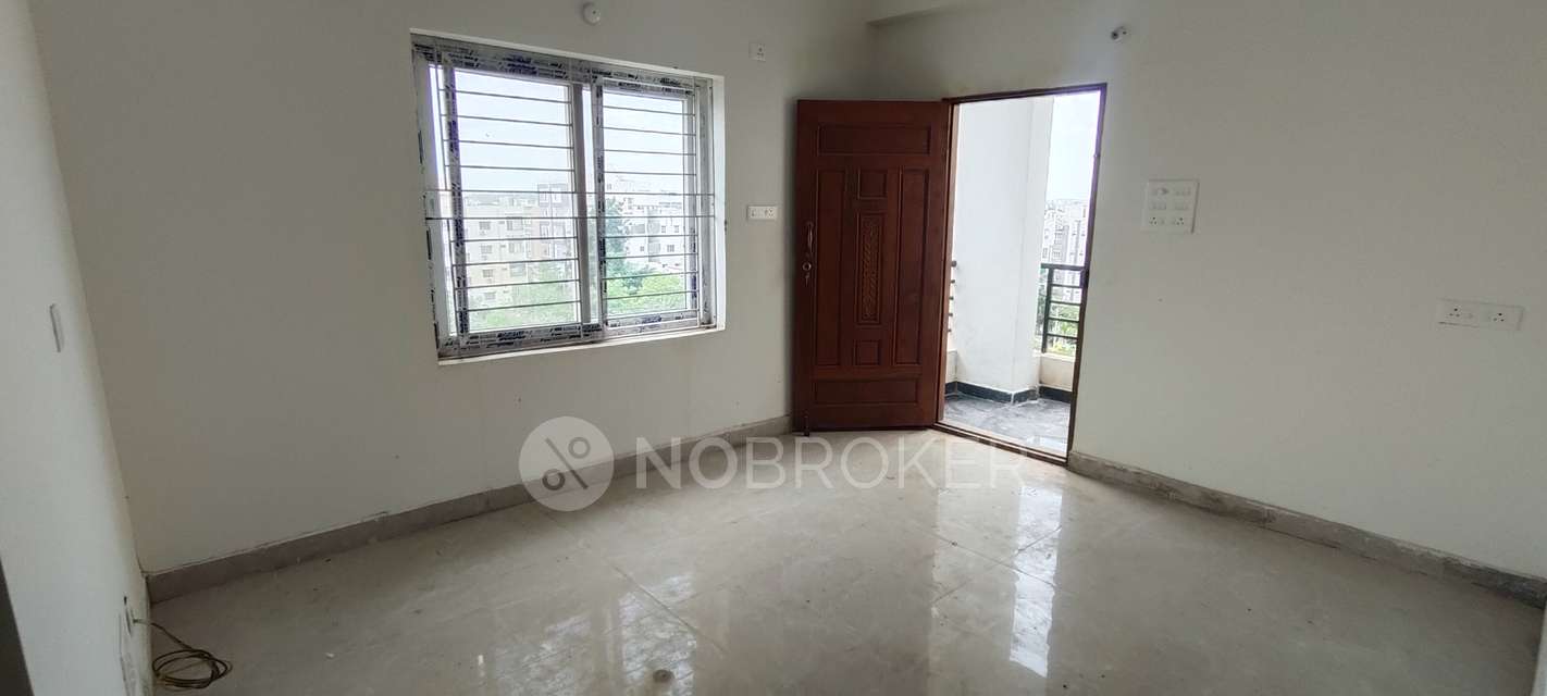2 BHK Flat In Sai Preeth Tower For Sale  In Yapral