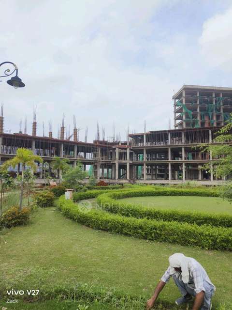 Shop in Knowledge Park V, Greater_noida for sale 