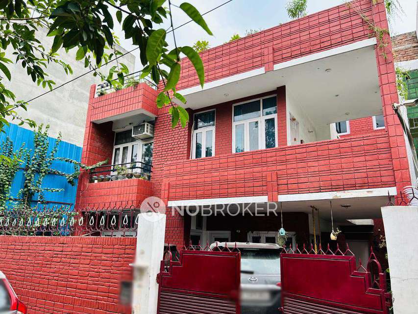 2 BHK House for Rent  In Janakpuri