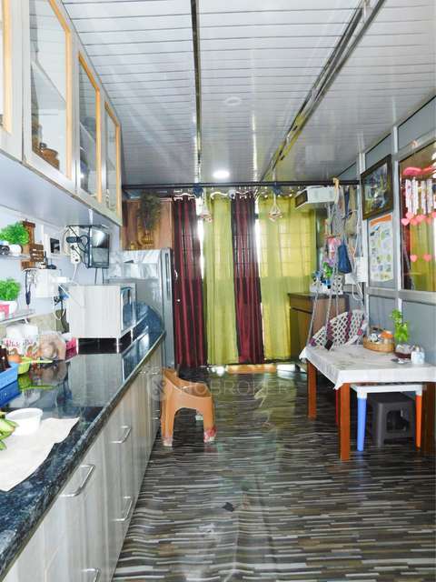 4+ BHK Flat For Sale  In Govindpuri