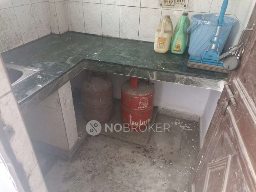 1 BHK Flat In Old Double Story  For Sale  In Lajpat Nagar