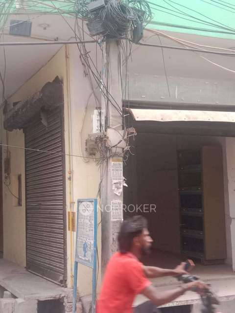 Shop in Mohan Garden, Delhi for sale 