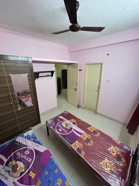 PG for Boys in Rathna Space