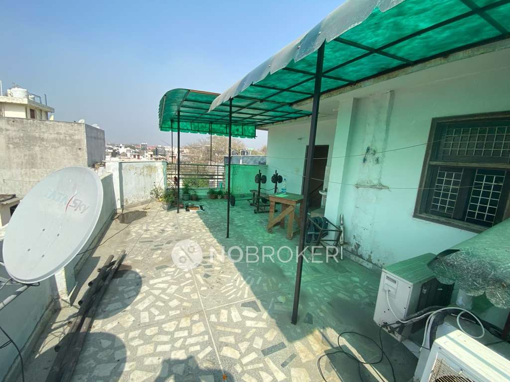 1 RK Flat In Standalone Building  for Rent  In Rohini
