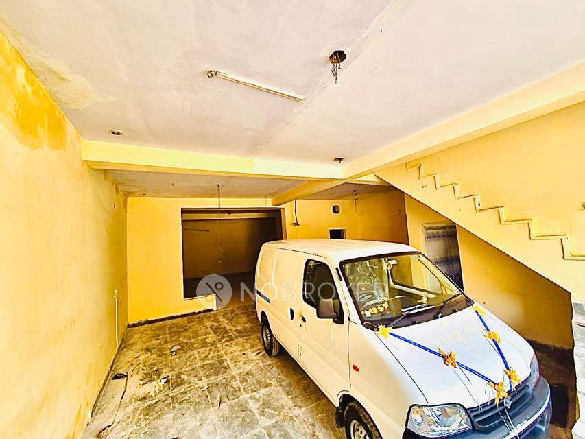 Godown/Warehouse in Sector 53, Noida for Rent 