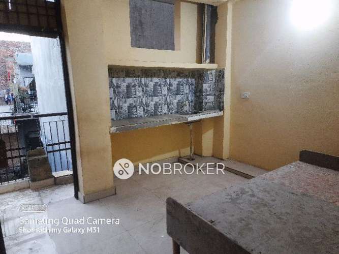 1 RK Flat In Standalone Building  for Rent  In Sector 44