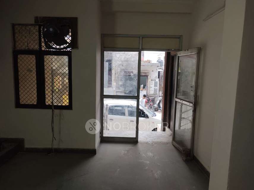 Showroom in Dwarka, Delhi for Rent 