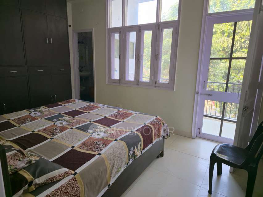 3 BHK Flat In Arun Vihar for Rent  In Arun Vihar