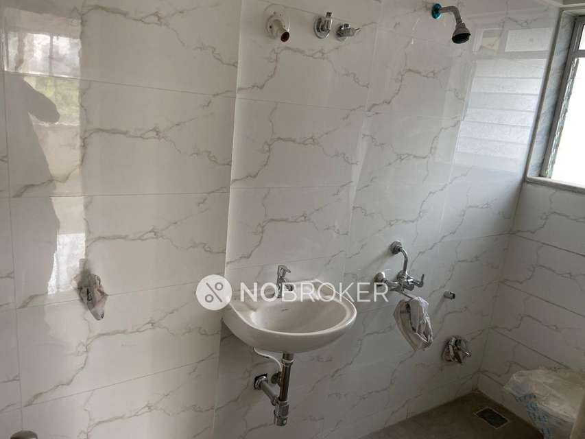 2 BHK Flat In Keshav Niwas Building, Dhanlaxmi  For Sale  In Mulund East