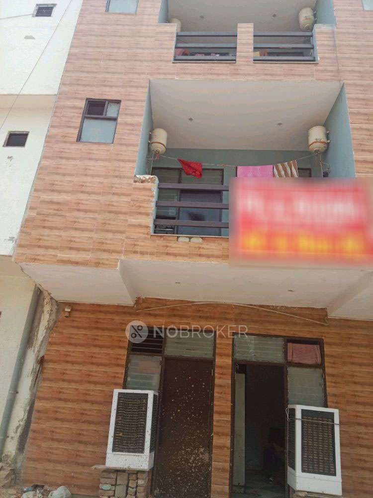 PG for Boys in Sector 18