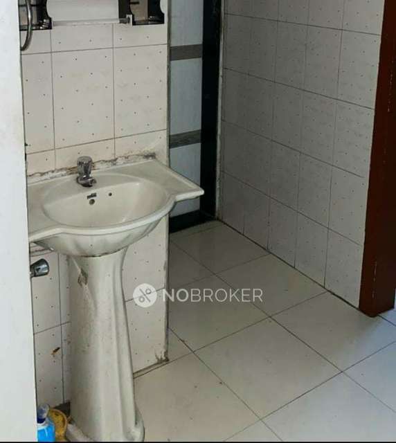 Single Room for Female In 2 BHK  In Sphurti Society Wakdewadi  In Sphurti Society