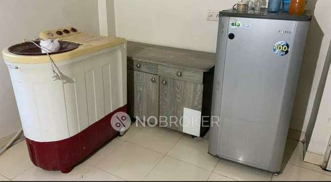 Single Room for Female In 2 BHK  In Sphurti Society Wakdewadi  In Sphurti Society