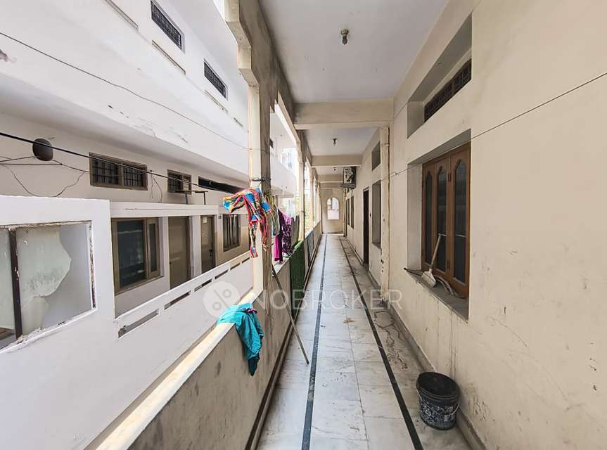 4+ BHK Flat In Sd For Sale  In Kothapet