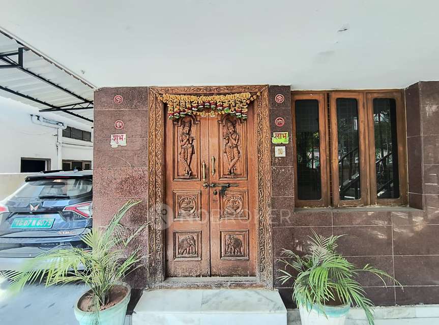 4+ BHK Flat In Sd For Sale  In Kothapet