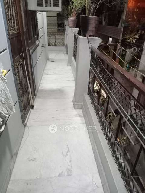 3 BHK Flat In Standalone Building  For Sale  In Pitam Pura