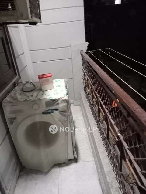 3 BHK Flat In Standalone Building  For Sale  In Pitam Pura