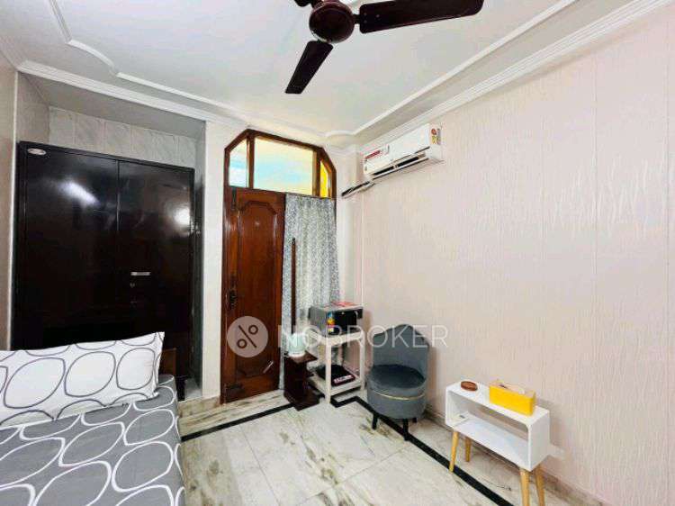 1 RK Flat In Jangpura Extension  for Rent  In Jangpura ********** Jangpura