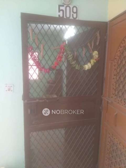 1 BHK Flat In Glorious Apartment For Sale  In Bakkarwala