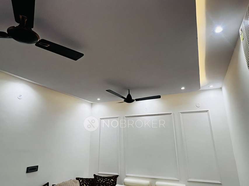 2 BHK Flat In Standalone Building  For Sale  In  Janakpuri