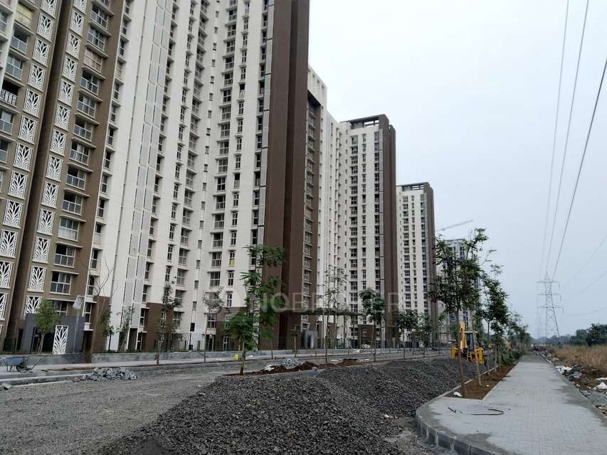 2 BHK Flat In Lodha Complex For Sale  In Mira Road